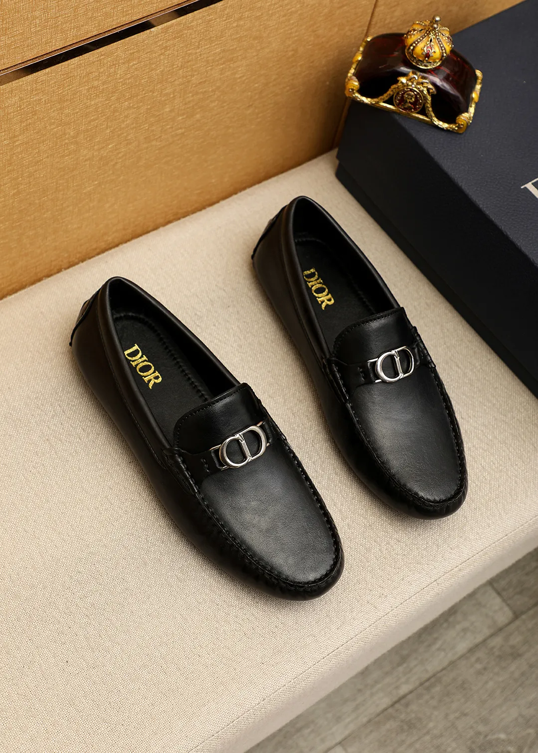 Men's shoes 💰420 💐 Product trademark: Dior "Dior" Doudou shoes Regular size: 38-44 (45🉑️customized) Product materials: Selected Italian imported first-layer calfskin upper + luxury hardware buckle, imported water-dyed sheep 🐑 leather lining. Strong three-dimensional visual effect, original outsole color: 3⃣️colors🉑️select